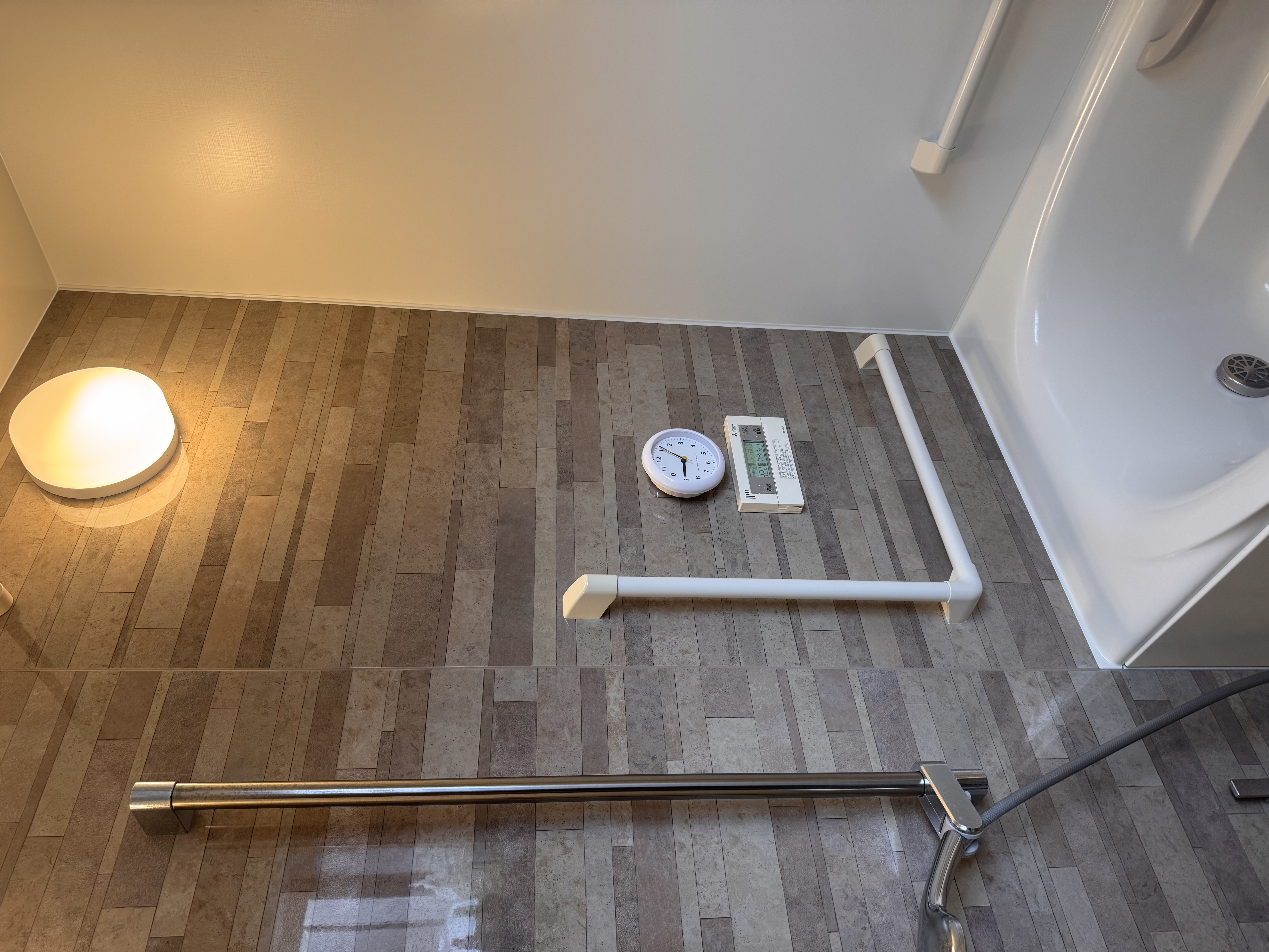 浴槽コーナーと手すり