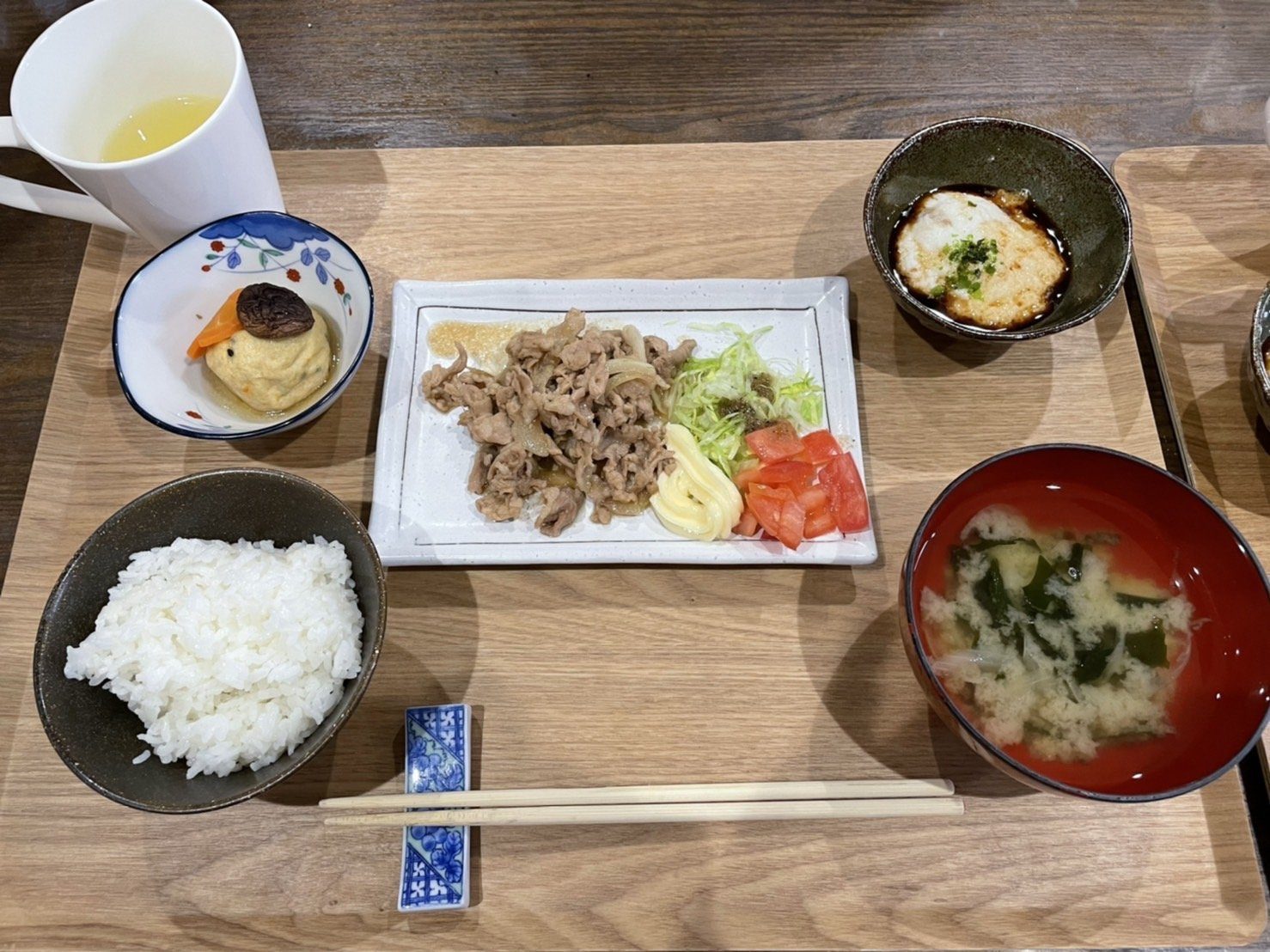 焼き肉と茶碗蒸しの定食
